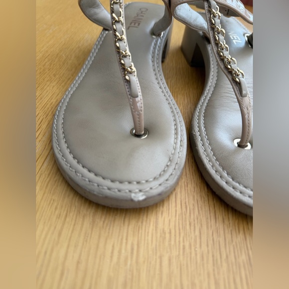 Chanel Patent Leather Thong Sandals – Size 40 - Picture 11 of 13